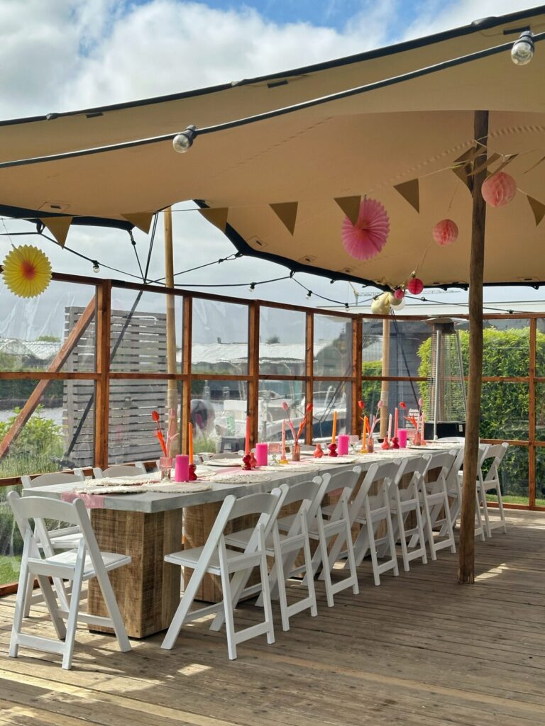 Waarom een stretchtent perfect is voor een walking dinner